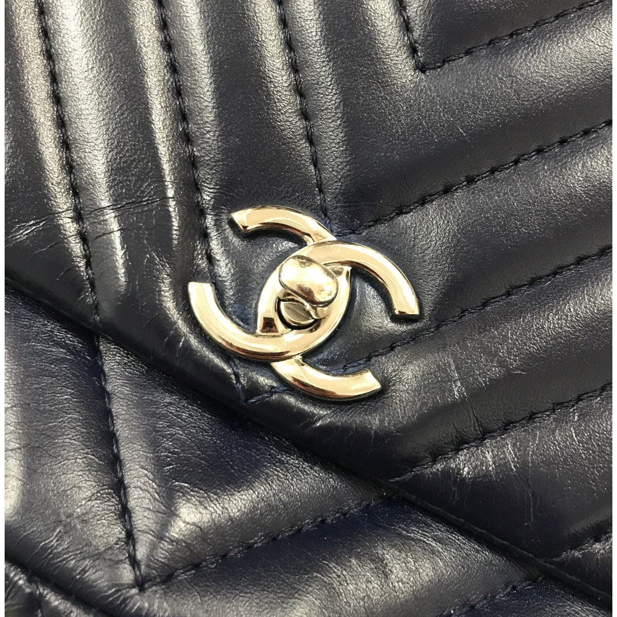 CHANEL(シャネル) Vステッチチェーンショルダーバッグ 1736