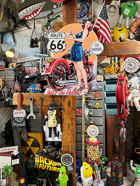 ポリスガール ピンナップガール エンボス ティンサイン □ アメリカン