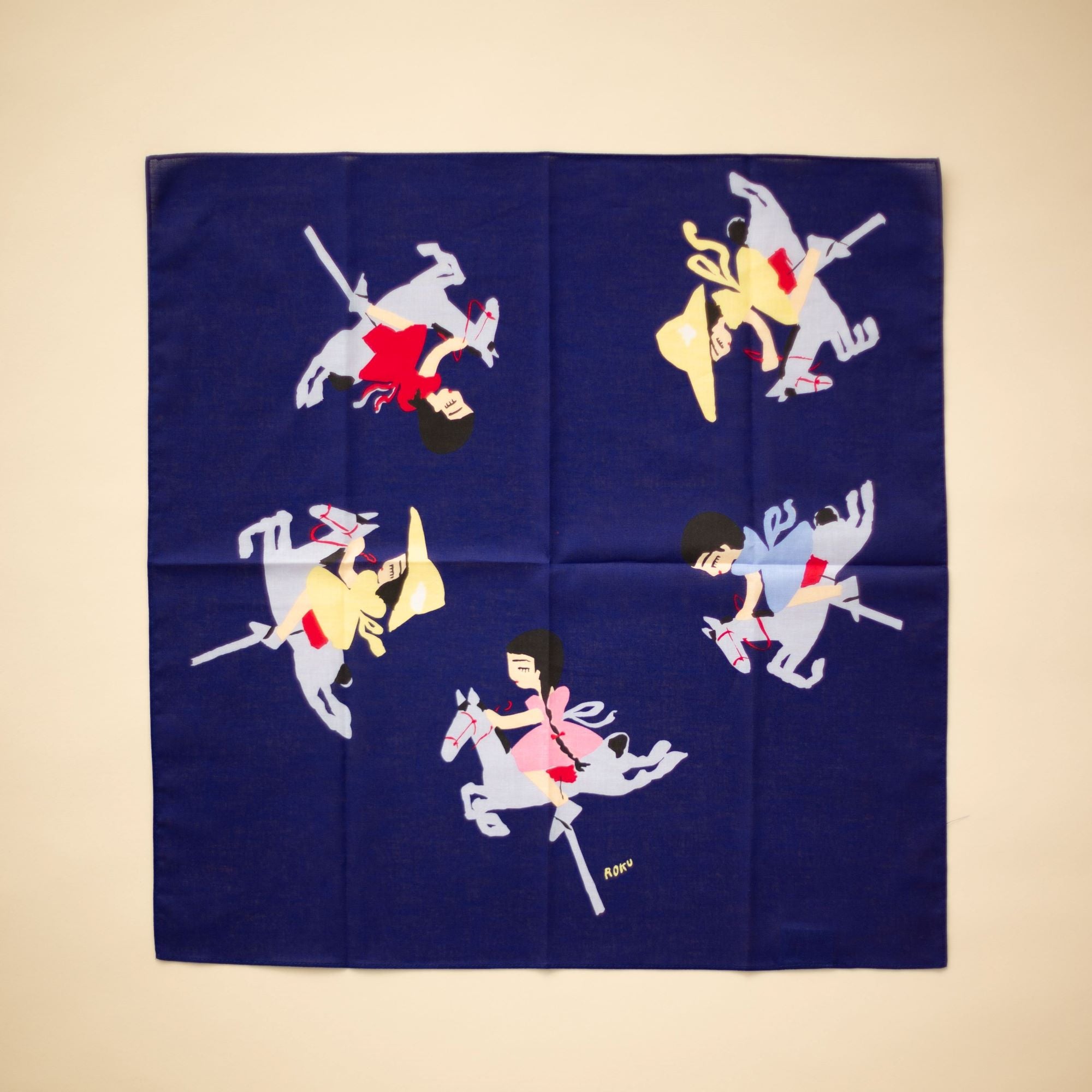 谷内六郎 コットン大判ハンカチ 〈回転木馬〉 – 新潮ショップ