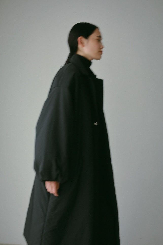 CASA FLINE - 撥水リサイクルナイロン中綿コート (ブラック) | Sir