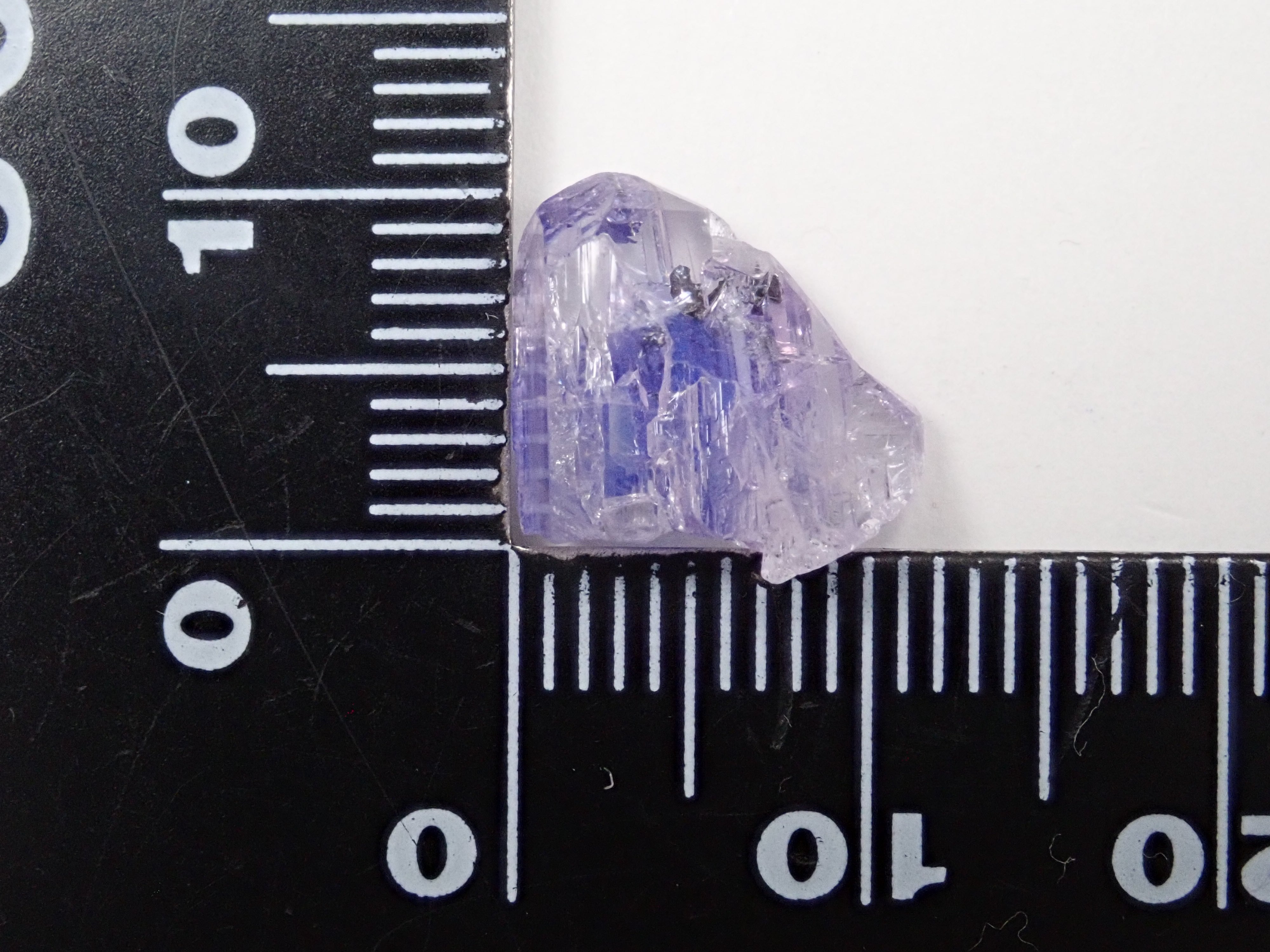 タンザニア産バイカラータンザナイト 4.804ct原石