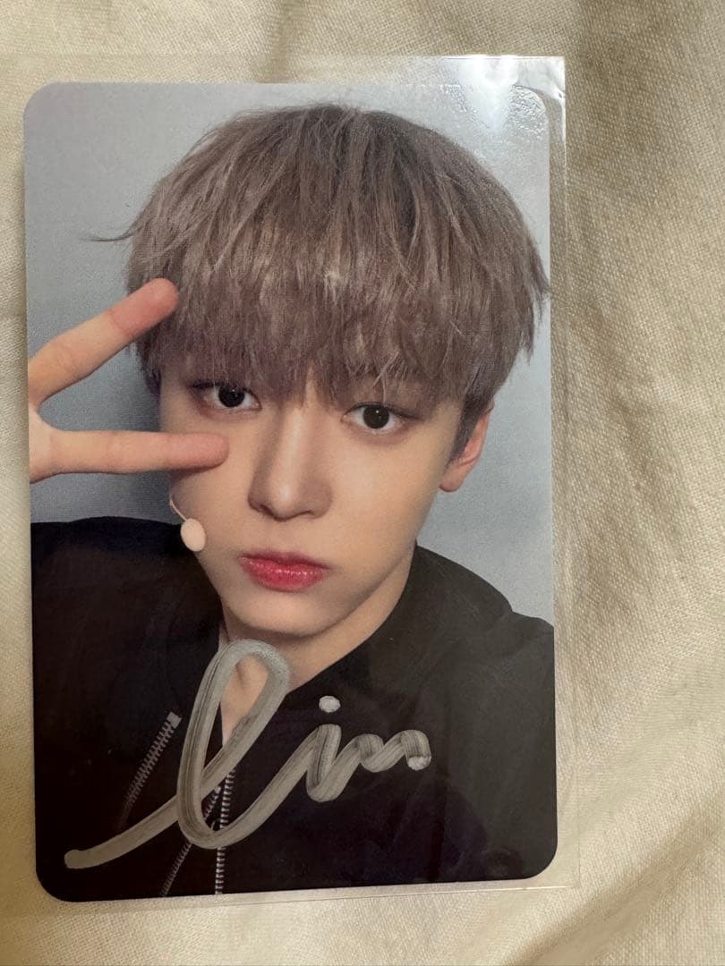 NouerA リン サイン入り