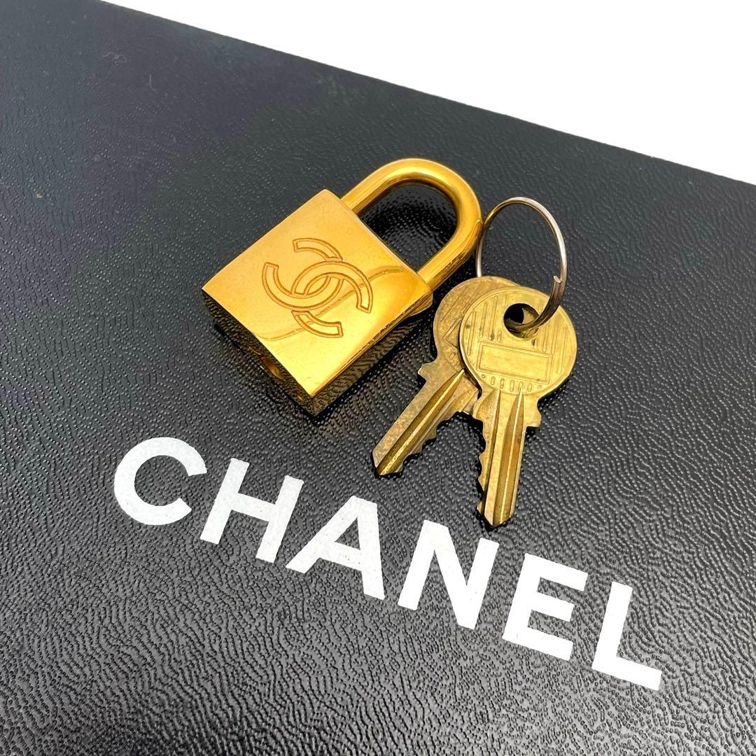 シャネル バッグ 付属品 南京錠 パドロック 鍵 付き ゴールド 楽天市場】CHANEL シャネル カギ カデナ パドロック 南京錠 キー2つ
