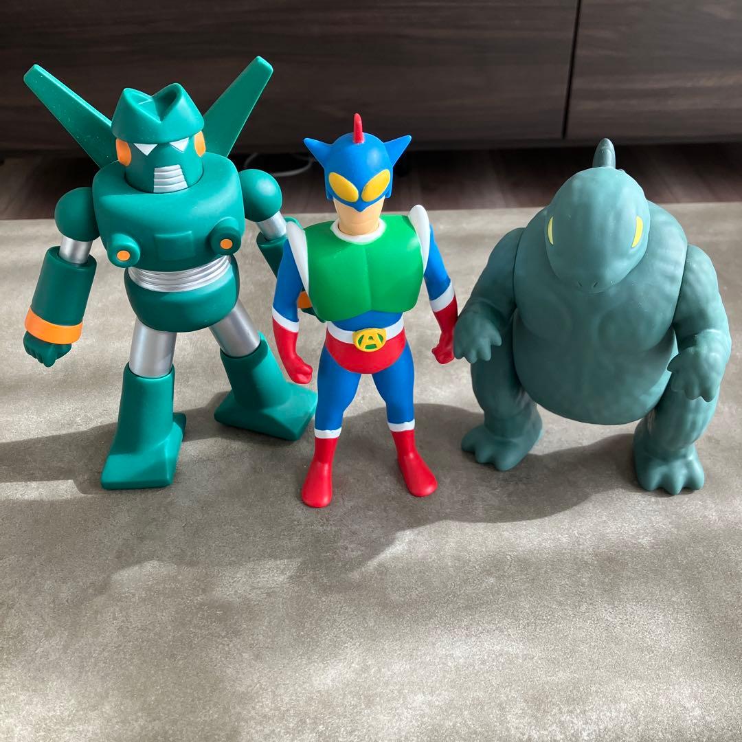 クレヨンしんちゃん怪獣シリマルダシ アクション仮面カンタムロボソフビ フィギュア