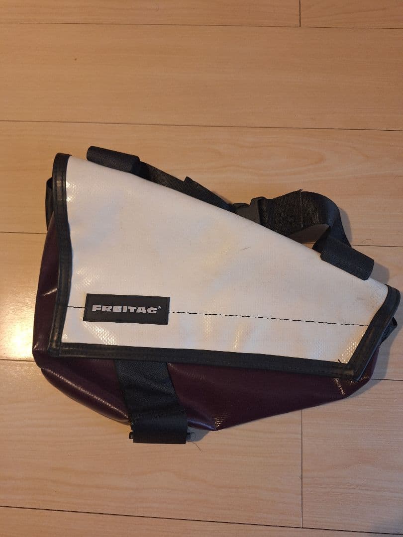 FREITAG 廃盤希少　ナイトライダーホワイト/パープル　未使用品