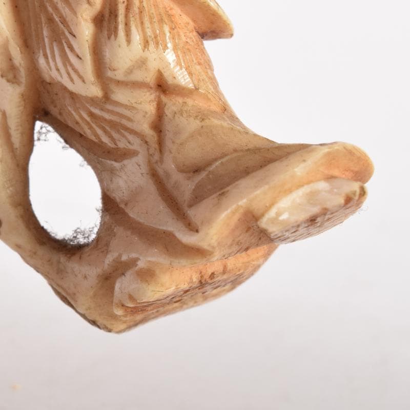 時代提げ物 獣骨製 人物像 根付 置物 V 6977 - メルカリ