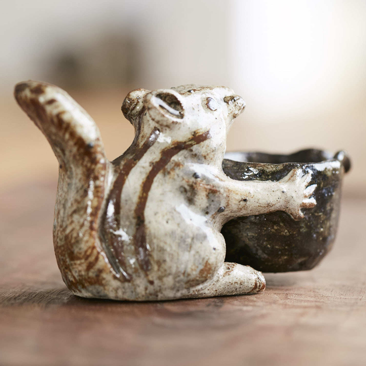 小杉窯/「どーぞ」のリス ミルクピッチャー -つぶらな瞳で見上げて